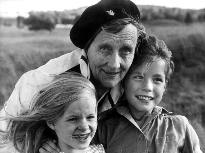 Liv Alsterlund och Jonna Liljendahl med Astrid Lindgren.
