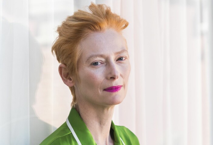 Tilda Swintons hår har fått ett fint lyft som passar perfekt i sommar. Tilda Swinton i sommarens finaste frisyr.