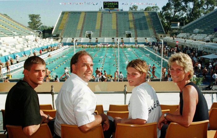 Hela familjen på sim-VM 1998, med David längst till vänster.