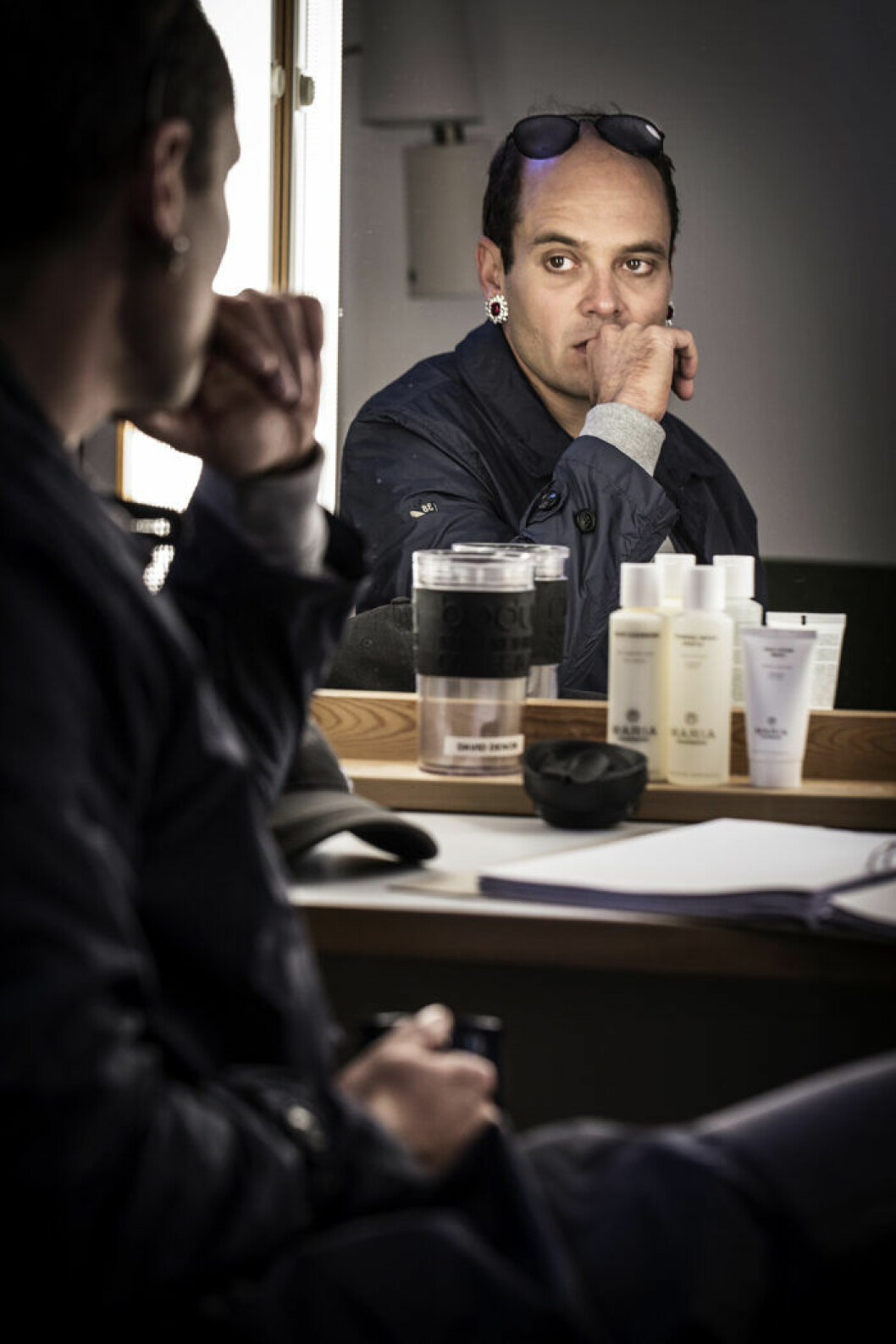 Skådespelaren David Dencik spelar mot Alexej Manvelov i Dostojevskijs <em>Idioten</em> på Dramaten play. Foto Anette Nantell/TT David Dencik som Alexej Manvelov