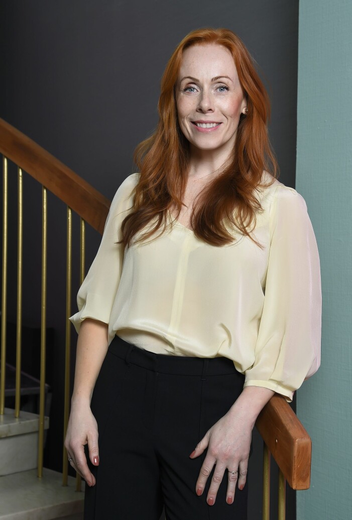 Det var i dagboksskrivandet Rachel Mohlin hittade sitt uttryck. Rachel Mohlin, skådespelare, komiker, imitatör och författare.