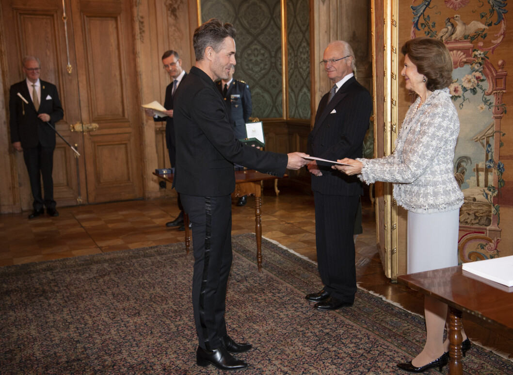 Peter Jöback fick nyligen medaljen Litteris et artibus av kungen och drottningen.