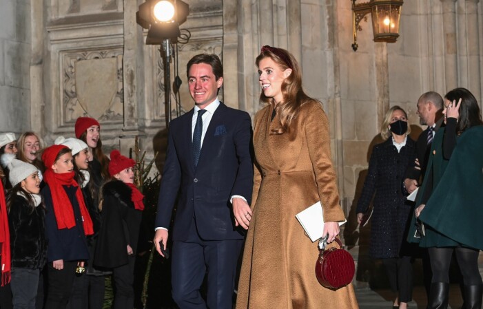 Prinsessan Beatrice och Eduardo Mapelli Mozzi vid julkonserten i Westminster Abbey.
