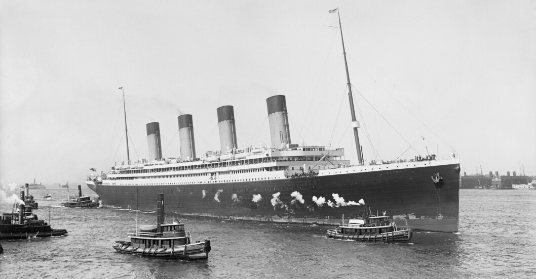Titanic innan det sjönk. Båten Titanic i vattnet.