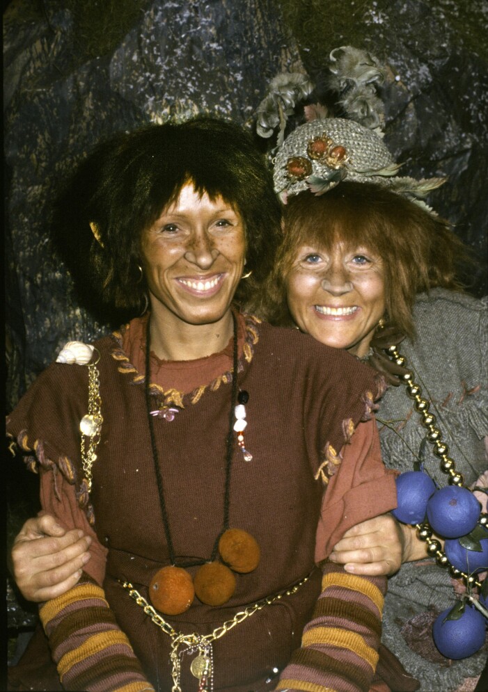 Eva Rydberg och Birgitta Andersson spelade i originalet. Trolltider från 1979.