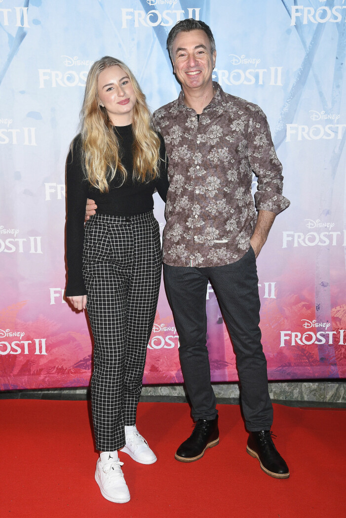 Tareq Taylor med dotter Ellen på premiären av <em>Frost II </em>på Rigoletto i Stockholm, 2019. tareq och dottern på bio