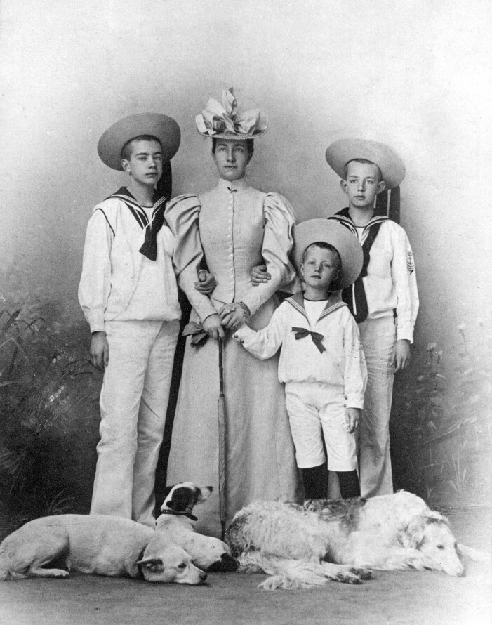 Kronprinsessan Victoria med sönerna och prinsarna Gustaf Adolf, Erik och Wilhelm. Kronprinsessan Victoria med sönerna och prinsarna Gustaf Adolf, Erik och Wilhelm