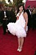 Björk gick på röda mattan iklädd en svanklänning inför Oscarsgalan 2001.