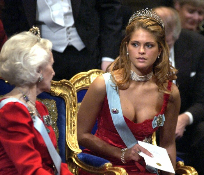 Prinsessan Lilian och prinsessan Madeleine vid Nobelprisutdelningen 2002. Prinsessan Madeleine och prinsessan Lilian vid Nobel 2002.