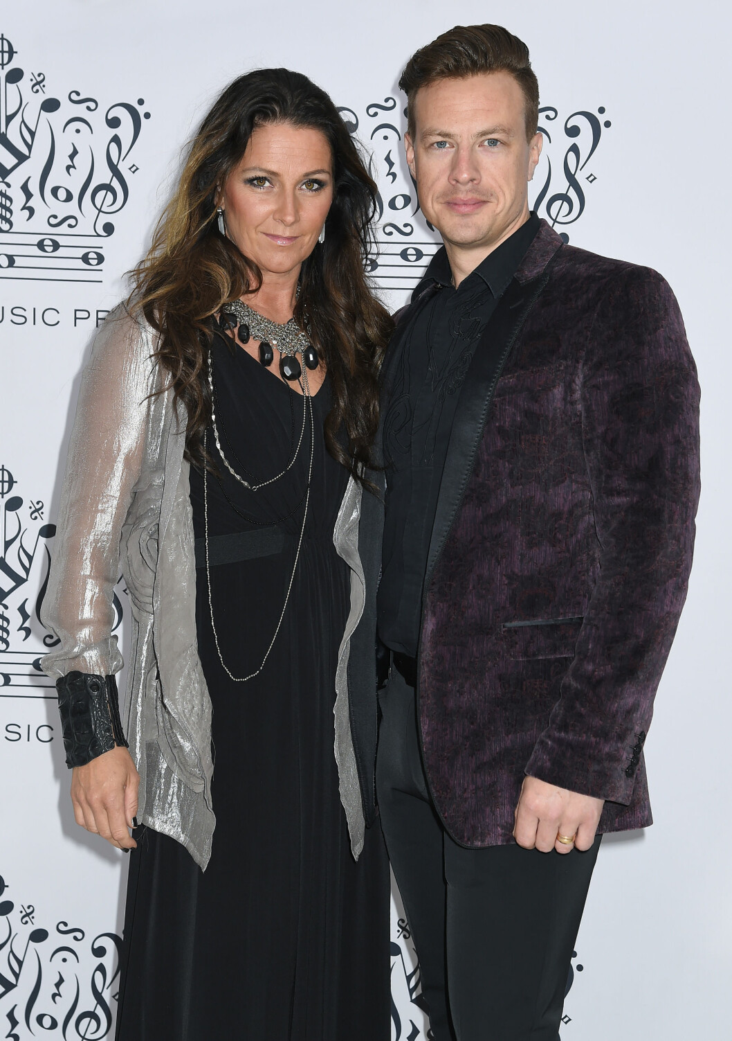 Makarna Jenny Berggren och Jakob Petrén på röda mattan inför den tv-sända musikgalan <span class=" italic" data-lab-italic_desktop="italic">Polarpriset</span> år 2016. Makarna Jenny Berggren och Jakob Petrén på röda mattan inför den tv-sända musikgalan Polarpriset år 2016.