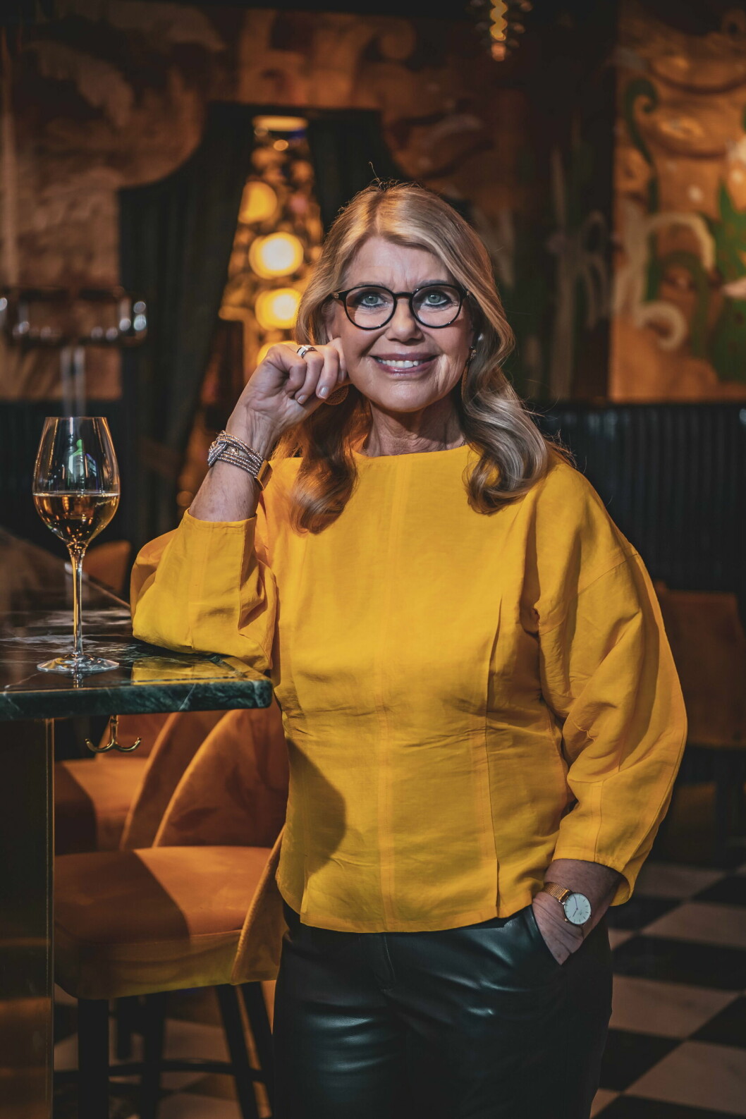 När Femina når Monica för att prata om hennes medverkan i <span class=" italic" data-lab-italic_desktop="italic">Hotell Romantik</span> berättar hon att hon bokats för ett modelljobb för Lindex underkläder. Monica Sundberg från Hotell Romantik.
