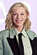 Cate Blanchett bar en pastellgrön kostym på Green Carpet Fashion Awards. Kavajens svarta slag matchade den smala svarta slipsen. Så snyggt!