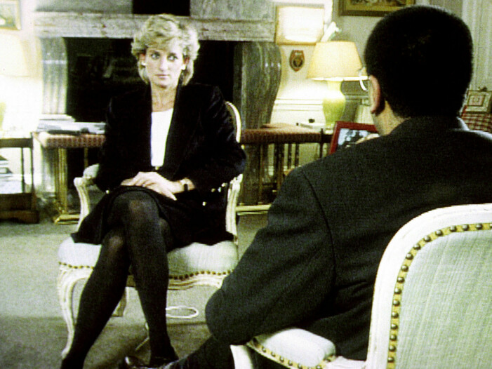Diana i den omtalade intervju med Martin Bashir 1995. Diana i den omtalade intervju med Martin Bashir 1995.