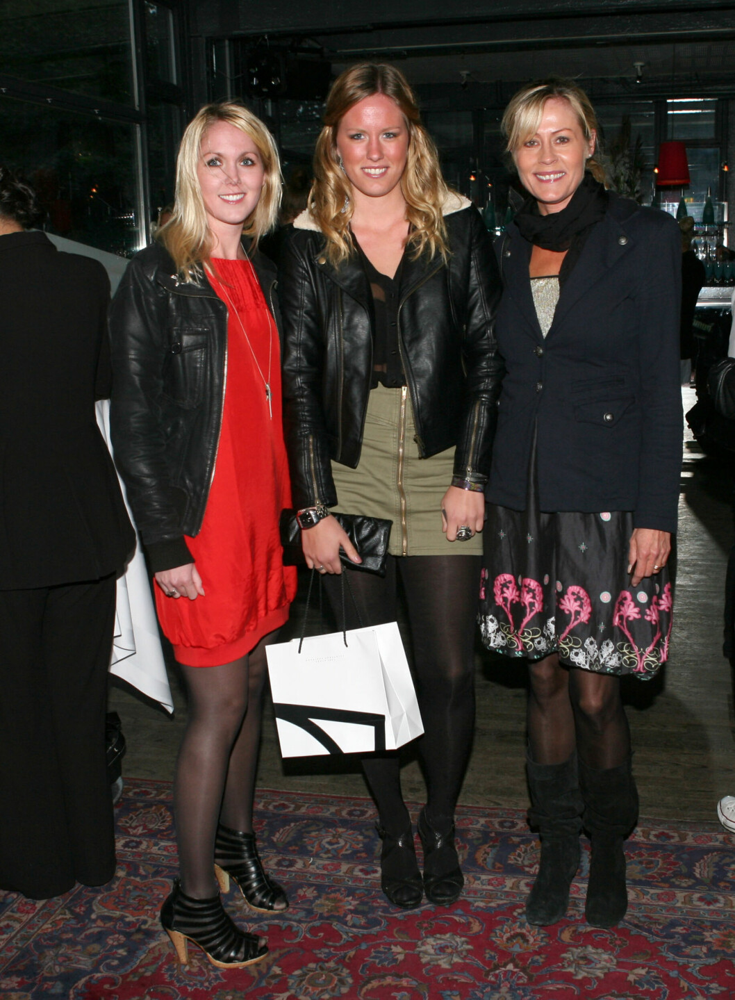 Nina tillsammans med döttrarna Niki Stangertz Gunke och Moa Schmidt Gunke år 2010.
