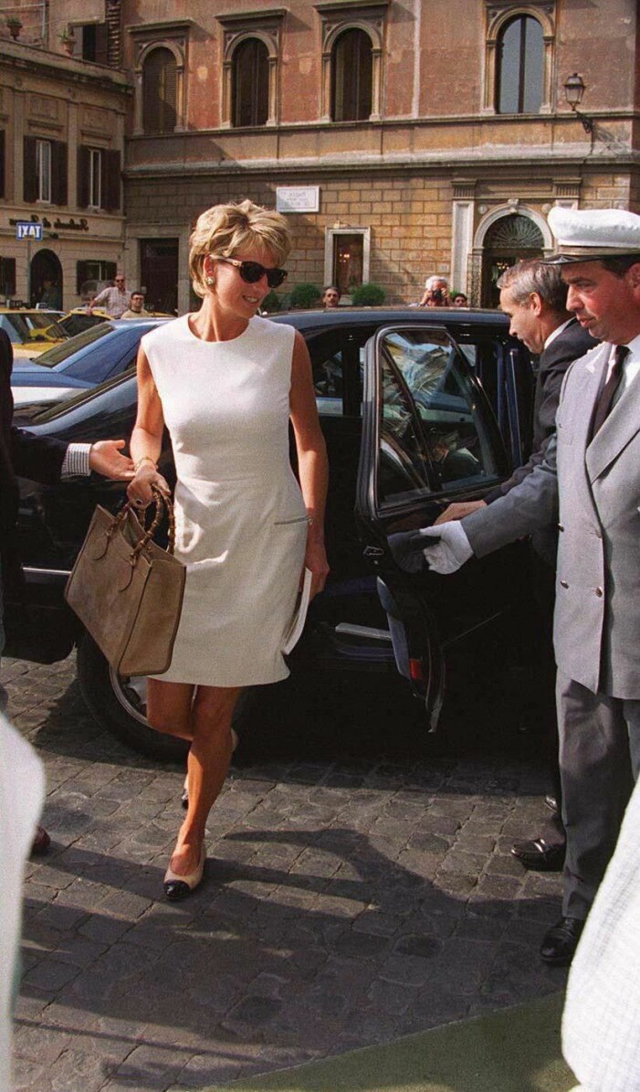 Lady Diana hade med sig väskan under ett besök i Rom 1996.
