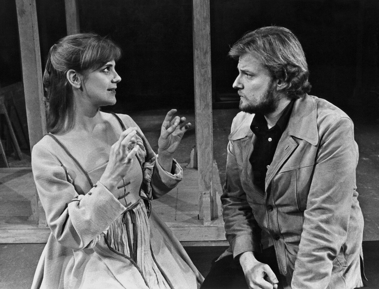 Stina Ekblad tillsammans med skådespelarkollegan Waage Sandø på Odense teater 1977. Foto: Ib Jensen/TT