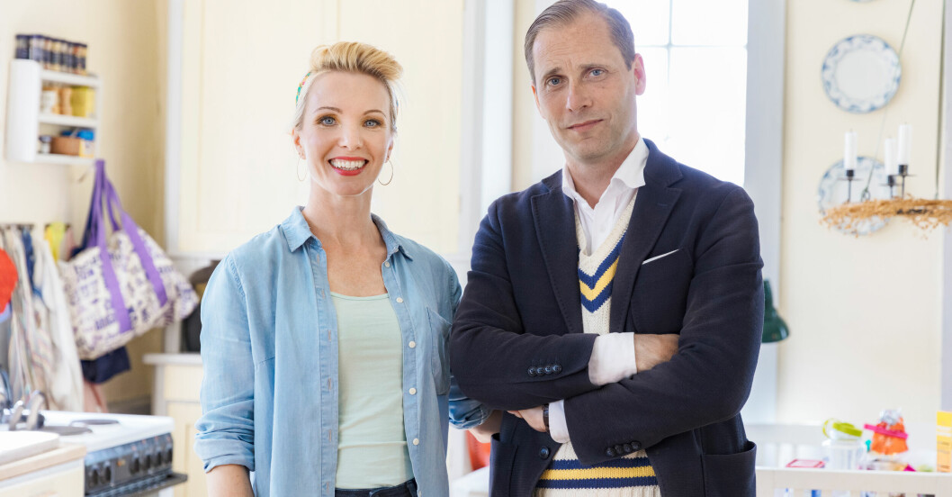 Erika Åberg och Christopher O'Regan i <em>Det sitter i väggarna</em> 2018.