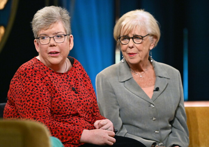 Linda och Tina Hammar gästar SVT:s talkshow <em>Carina Bergfeldt</em> 2022. Linda hammar och mamma Tiina