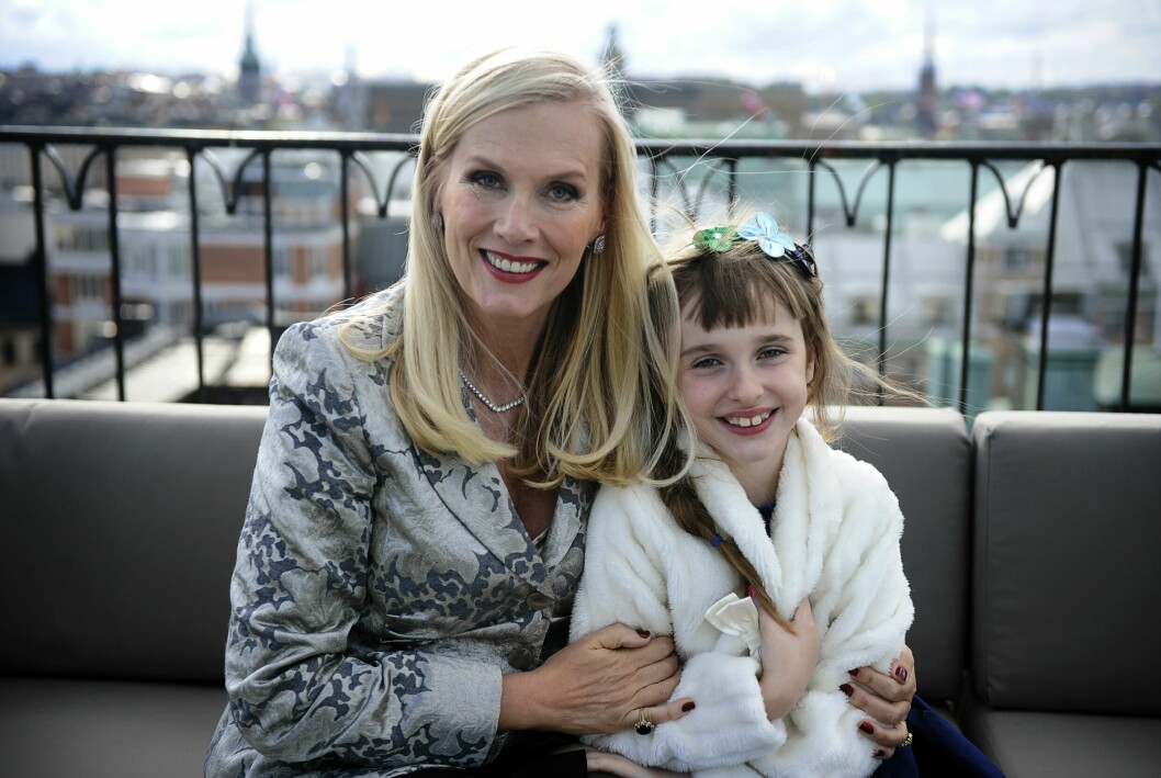 Erika Persson var 8 år gammal när hon var med i tv-serien <span class=" italic" data-lab-italic_desktop="italic">Svenska hollywoodfruar</span> för första gången. I dag är hon 20 år. Erika Persson var 8 år gammal när hon var med i tv-serien Svenska hollywoodfruar för första gången. I dag är hon 20 år.
