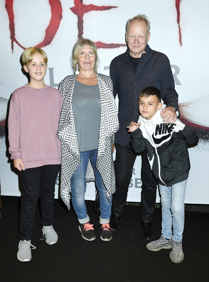 Stellan Skarsgård med sina yngsta barn Ossian och Kolbjörn, och exfrun My.
