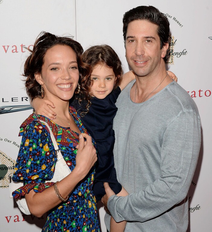 David Schwimmer uppfostrar dottern Cleo tillsammans med exfrun Zoe. David Schwimmer, Zoe Buckman och dottern Cleo på röda mattan.