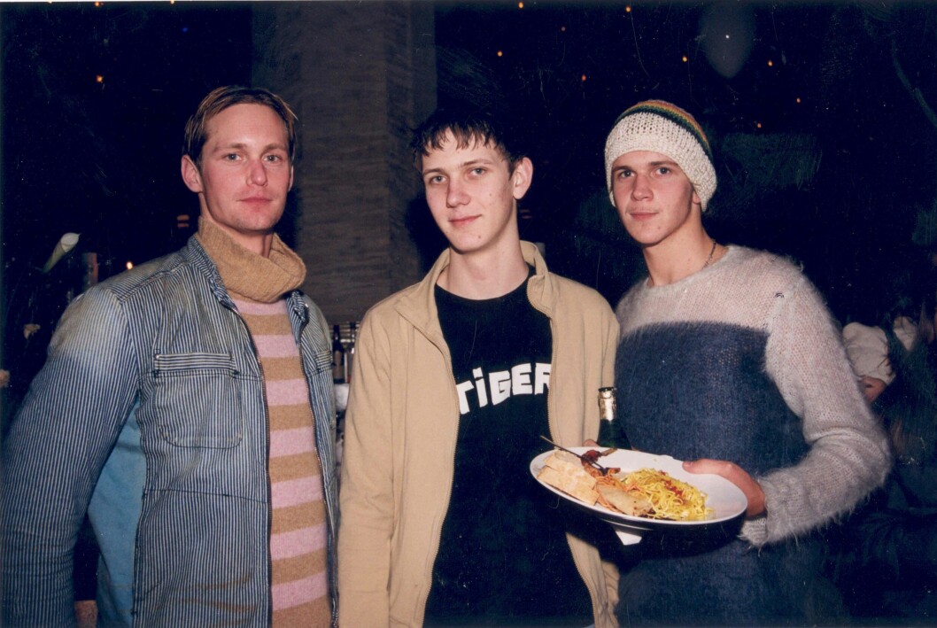 Fr v Alexander Skarsgård, Sam Skarsgård och Gustaf Skarsgård år 2002. Bröderna Alexander Skarsgård, Sam Skarsgård och Gustaf Skarsgård år 2002.