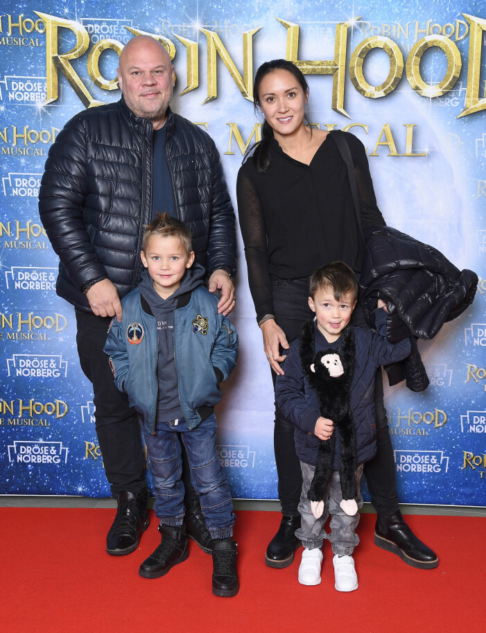Peter Swartling med fru Anneli och barnen Oskar och Theodor 2019.