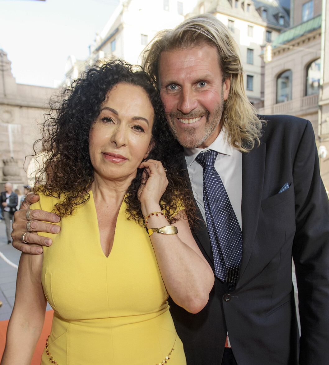 Nahid Persson och Anders Rosén på galapremiären av dokumentärfilmen <span class=" italic" data-lab-italic_desktop="italic">Anders, jag och hans 23 andra kvinnor</span>. Anders Rosén Nahid Persson