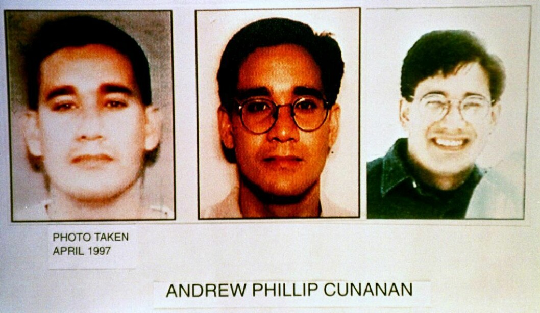 I samband med mordet på Gianni Versace släppte FBI de här bilderna på Andrew Cunanan och lät meddela allmänheten att han var misstänkt i flera mordutredningar. I samband med mordet på Gianni Versace släppte FBI de här bilderna på Andrew Cunanan och lät meddela allmänheten att han var misstänkt i flera mordutredningar.