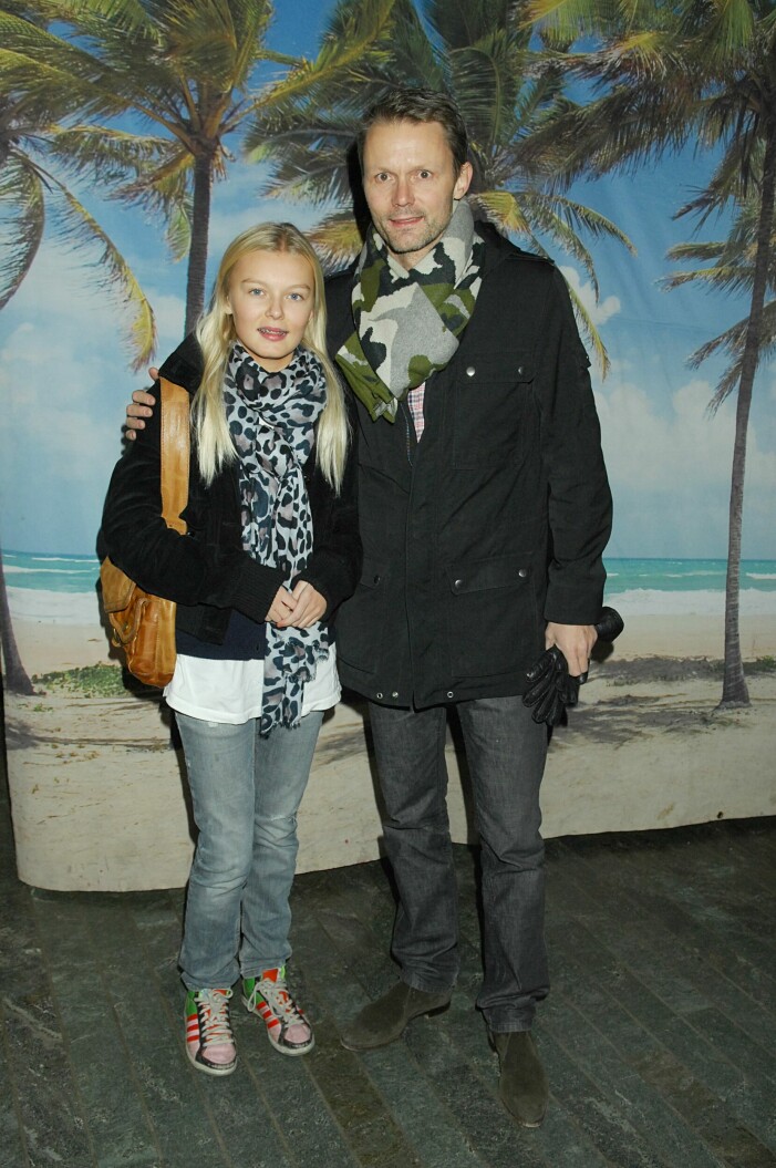 Pappa och dotter på galapremiär 2009. Vera Herngren och felix herngren