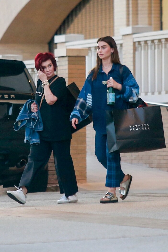 Sharon Osbourne och dottern Aimee Osbourne har shoppat loss i Beverly Hills.