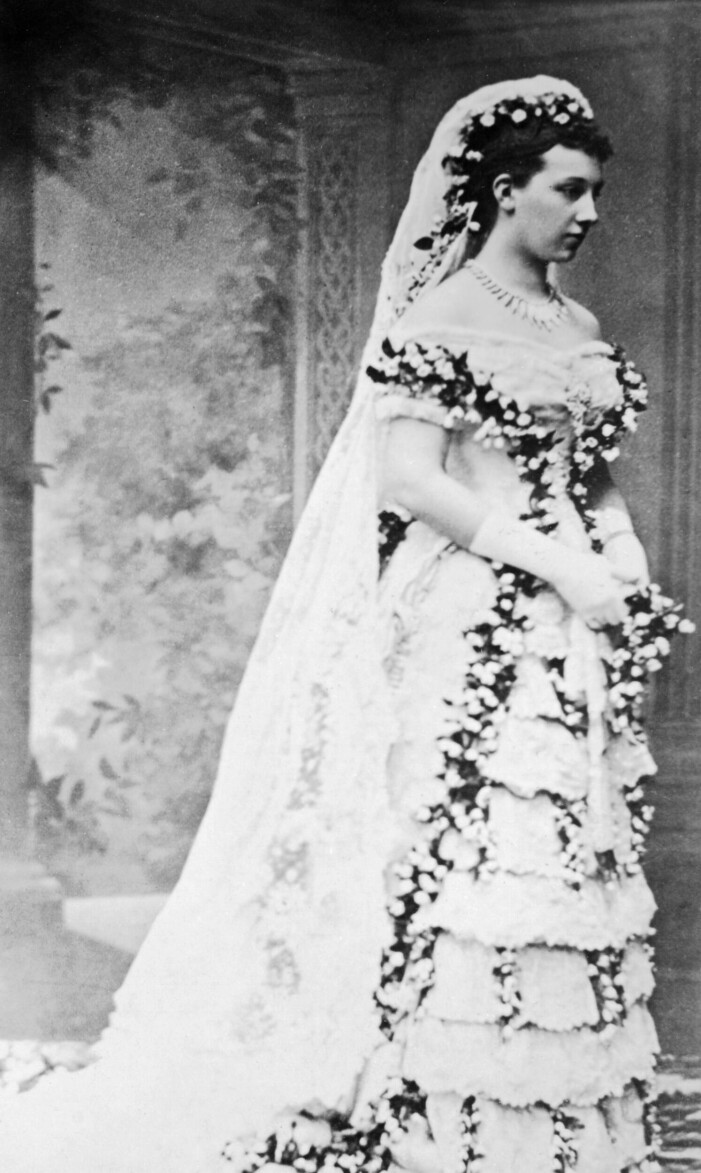 Victoria av Baden står brud 1881. Victoria av Baden står brud 1881.