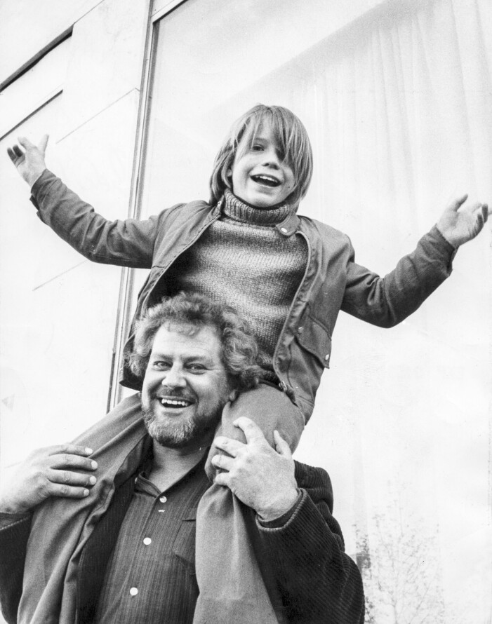 Anders Nyström med Harald Hamrell på axlarna.