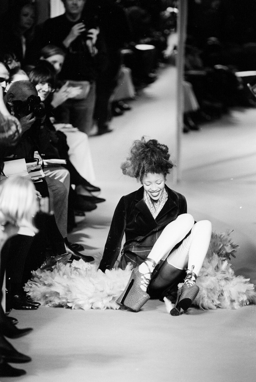 Naomi Campbell fick en luftfärd i Vivienne Westwoods platåskor på Paris-visningarna1993.