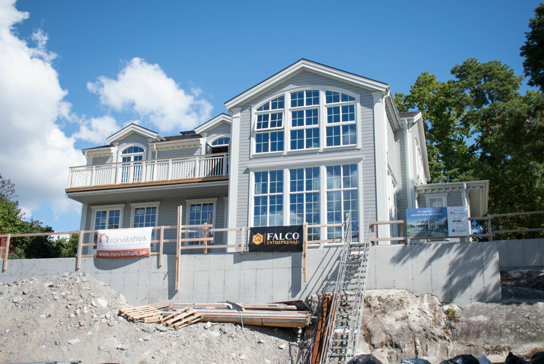 Under tre års tid har Pernilla Wahlgren husbygge på Lidingö pågått. Nu är det nästan klart att flytta in i och hon hoppas få fira sin födelsedag, den 24 december, i huset! Under tre års tid har Pernilla Wahlgren husbygge på Lidingö pågått. Nu är det nästan klart att flytta in i och hon hoppas få fira sin födelsedag, den 24 december, i huset!