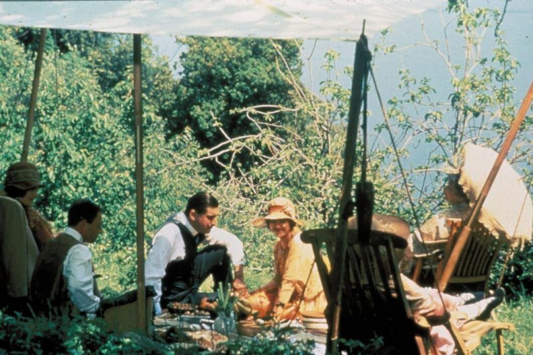 <em>En förtrollad april</em> spelades in på 1990-talet och utspelar sig efter första världskriget. Scen ur filmen En förtrollad april.