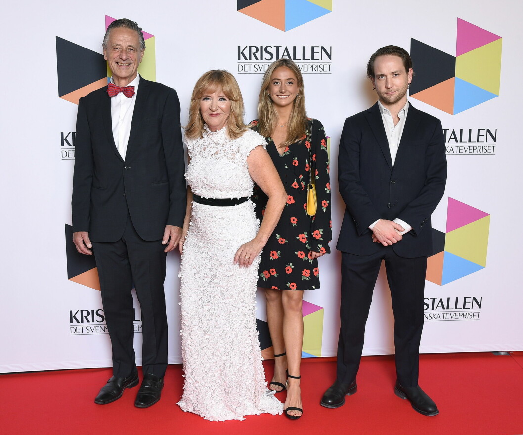 Malou och Sten tillsammans med två av tre barn; dottern Julia och sonen Malcolm, på Kristallengalans röda matta år 2021.