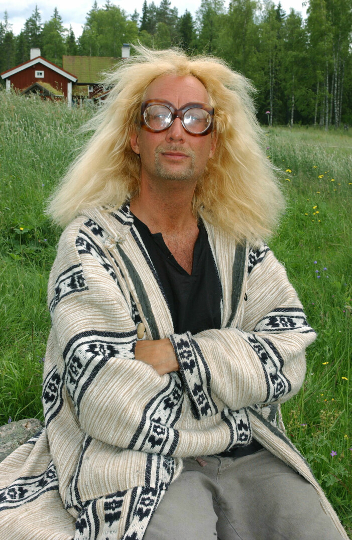 Sebastian Dawkins var också blev i realityserien Club Goa, som han också blev utkastad ifrån. Sebastian Dawkins var också blev i realityserien Club Goa, som han också blev utkastad ifrån.