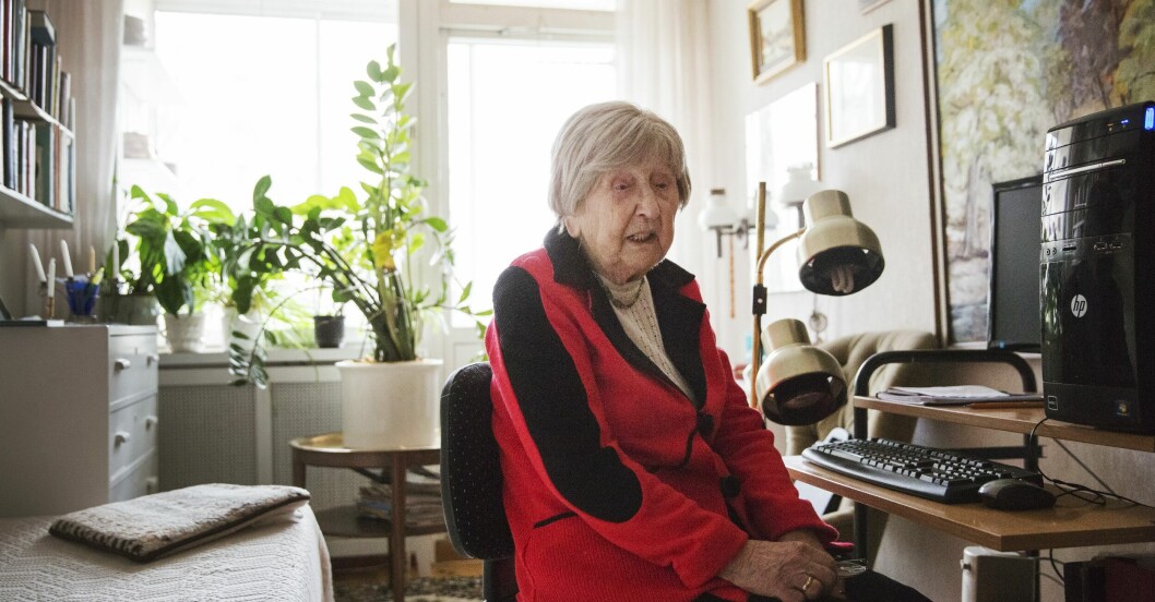 Dagny Carlsson känner att ensamheten på äldreboendet är en plåga. dagny carlsson öppnar upp om saknaden till sina vänner under rådande pandemi