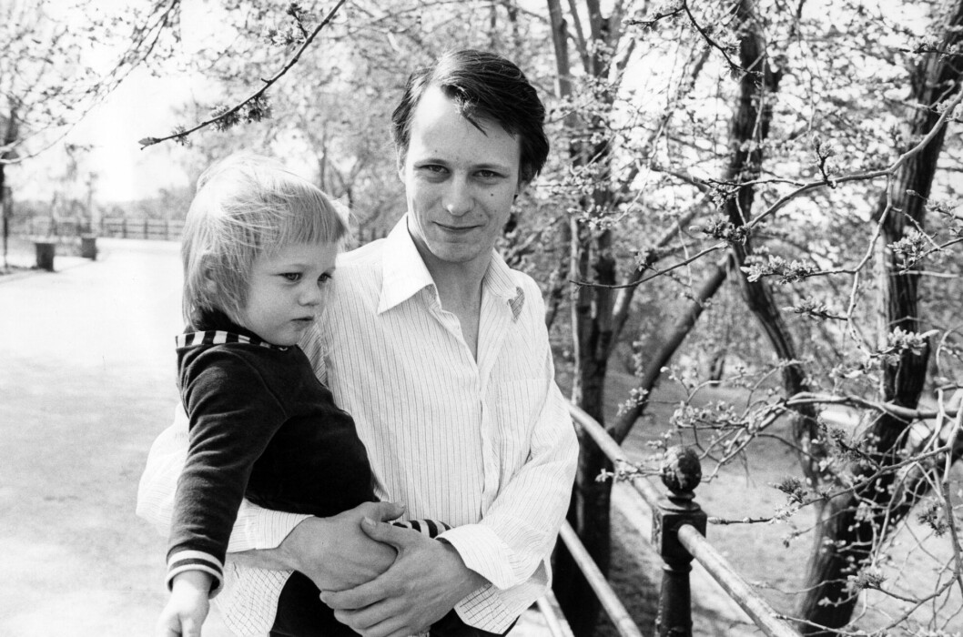 Med äldste sonen Alexander 1978. Foto: TT