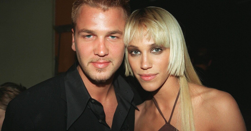 Ulf Ekberg och Emma Sjöberg efter att Emma gått en visning för H&M:s jubileum.
