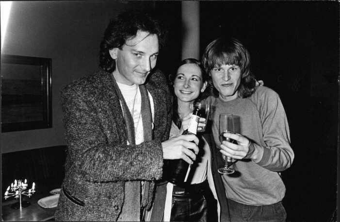 Här ser vi Tomas Ledin tillsammans med sällskap, och stjärnan Ted Gärdestad våren 1980.