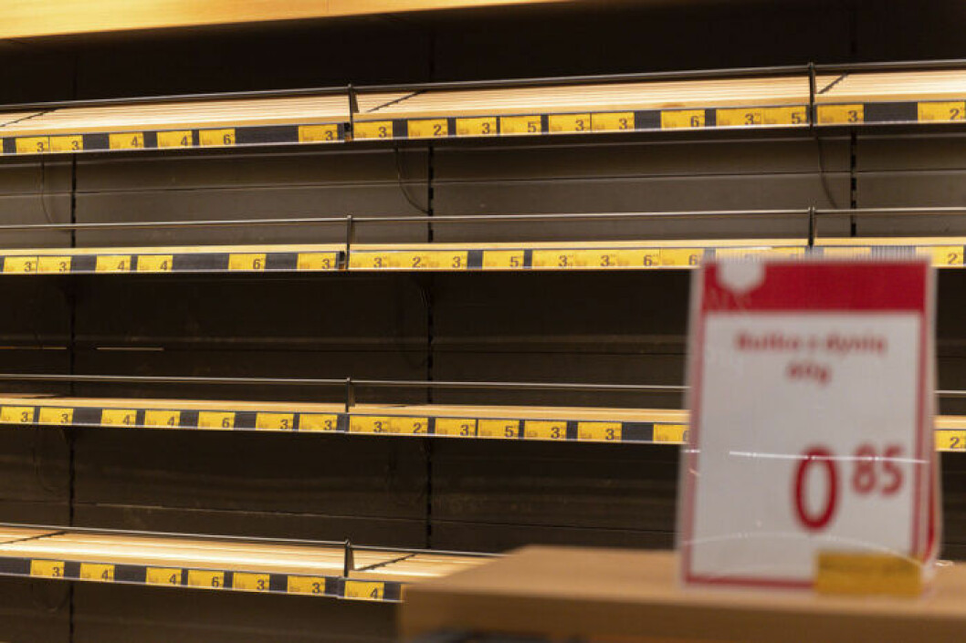 Butikshyllor i Gdansk, Polen. Foto: TT Tomma hyllor