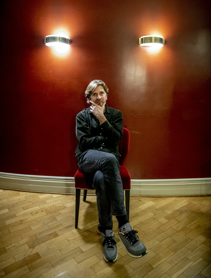 Ruben Östlund är redo att skaka om världen med sin nya film <span class=" italic" data-lab-italic_desktop="italic">The triangle of sadness</span>. Ruben Östlund tävlar på filmfestivalen i Cannes med The triangle of sadness.