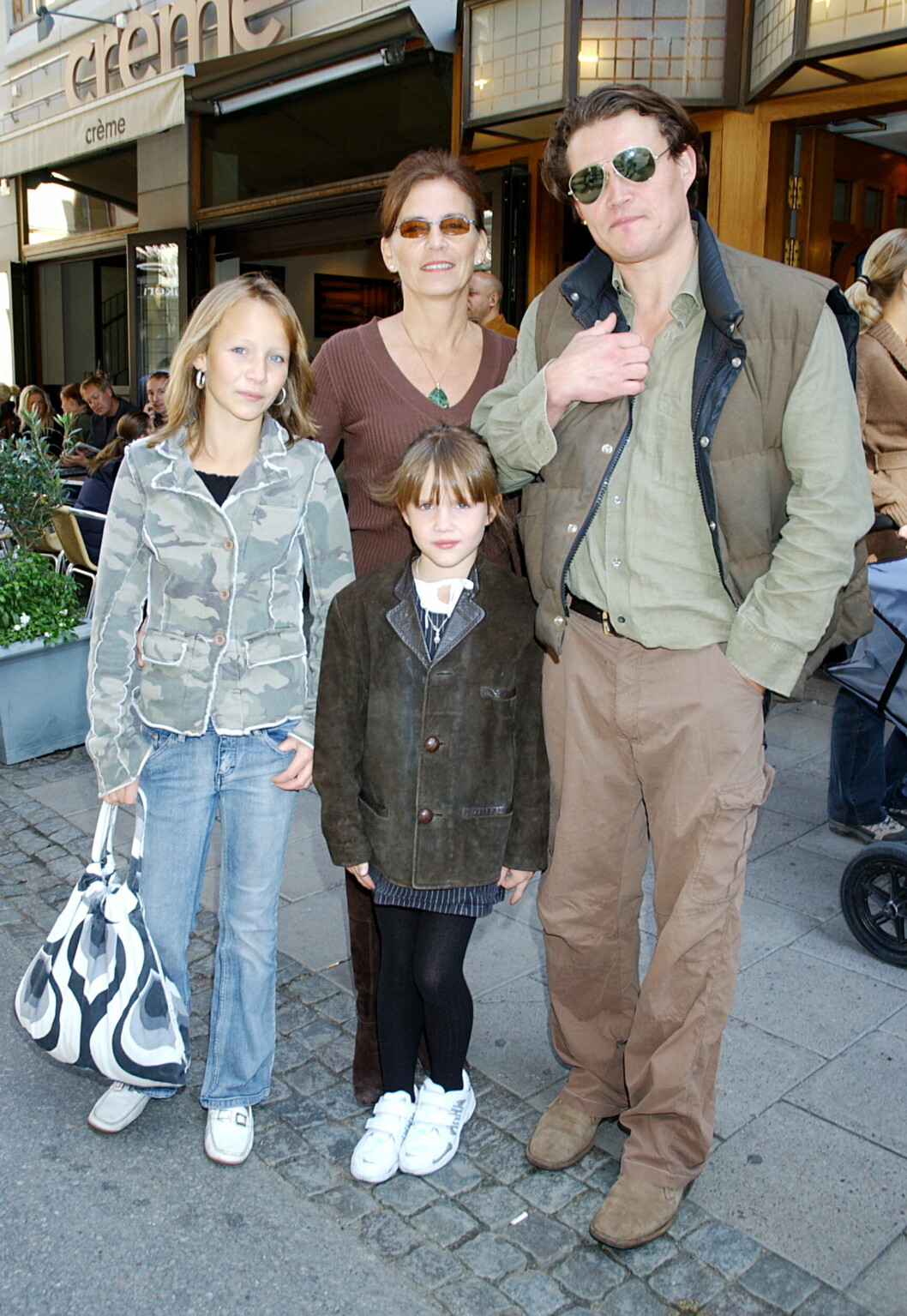Per Morberg och hustrun Inese tillsammans med döttrarna Molly och Astrid år 2005. Per Morberg och hustrun Inese tillsammans med döttrarna Molly och Astrid år 2005.