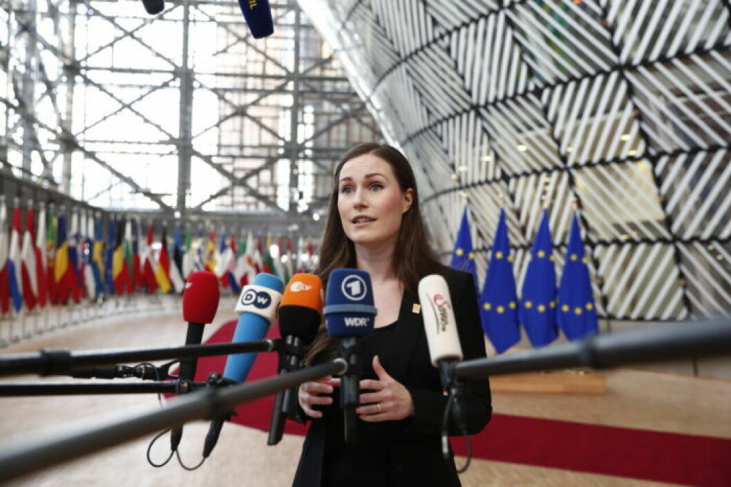 Sanna Marin, Finlands statsminister, blev världens nuvarande yngsta regeringschef år 2019. Finlands statsminister Sanna Marin anländer till en EU-konferens i Bryssel, Belgien, 2020.