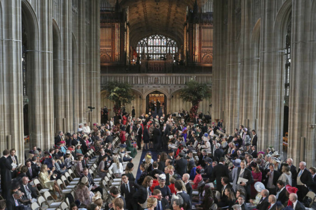 St Georges Chapel blev snabbt fullsatt inför bröllopet mellan Eugenie och Jack Brooksbank. St Georges Chapel blev snabbt fullsatt inför bröllopet mellan Eugenie och Jack Brooksbank