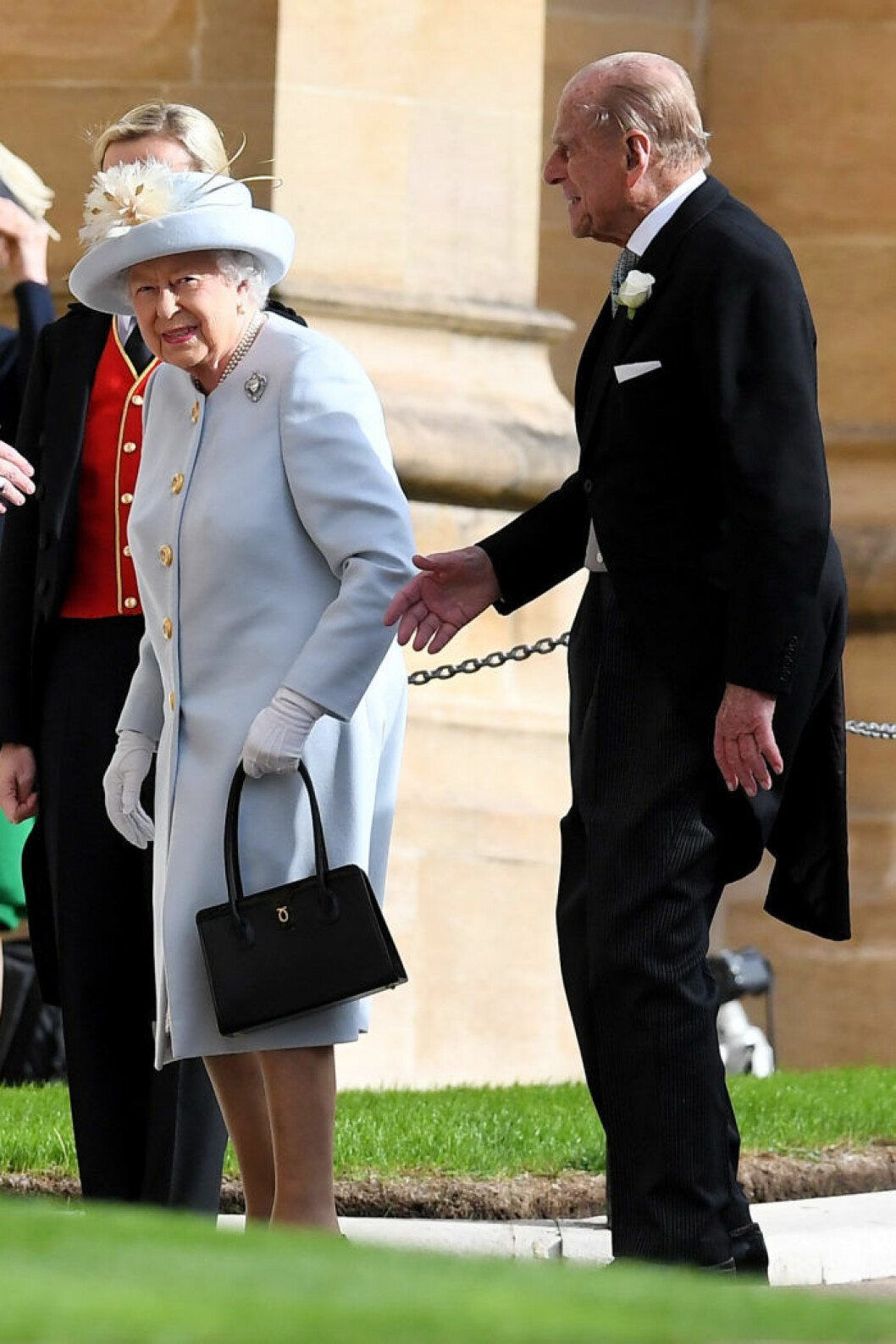 Hertigparet av Cambridge, Kate och Will kom tillsammans. Kate stack ut bland gästerna i sin ljust plommonfärgade klänning, Will bar en elegant jackett. <img class="size-medium wp-image-114085" src="https://files.femina.se/uploads/2018/10/sdltd43a3d1-nh-700x1050.jpg" alt width="700" height="1050" srcset="https://files.femina.se/uploads/2018/10/sdltd43a3d1-nh-700x1050.jpg 700w, https://files.femina.se/uploads/2018/10/sdltd43a3d1-nh-100x150.jpg 100w, https://files.femina.se/uploads/2018/10/sdltd43a3d1-nh-768x1152.jpg 768w, https://files.femina.se/uploads/2018/10/sdltd43a3d1-nh-980x1470.jpg 980w, https://files.femina.se/uploads/2018/10/sdltd43a3d1-nh.jpg 1292w" sizes="(max-width: 700px) 100vw, 700px">
