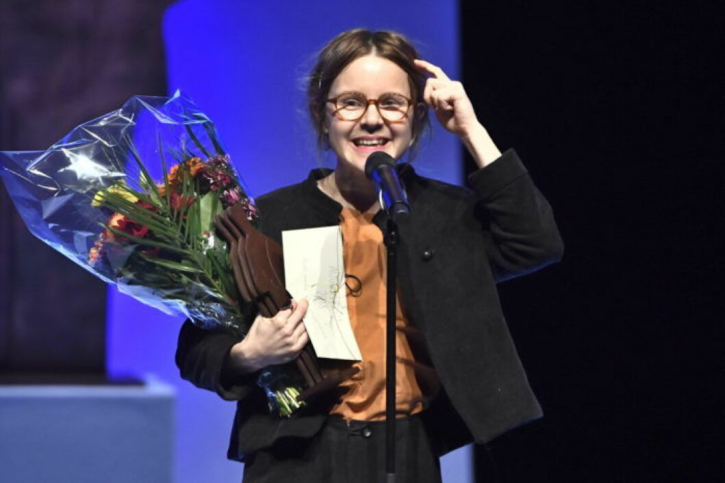 Emma Adbåge fick priset för årets Svenska barn- och ungdomsbok ”Gropen”. vid Augustpriset 2018 i Konserthuset. Emma Adbåge Augustpriset årets Svenska barn- och ungdomsbok