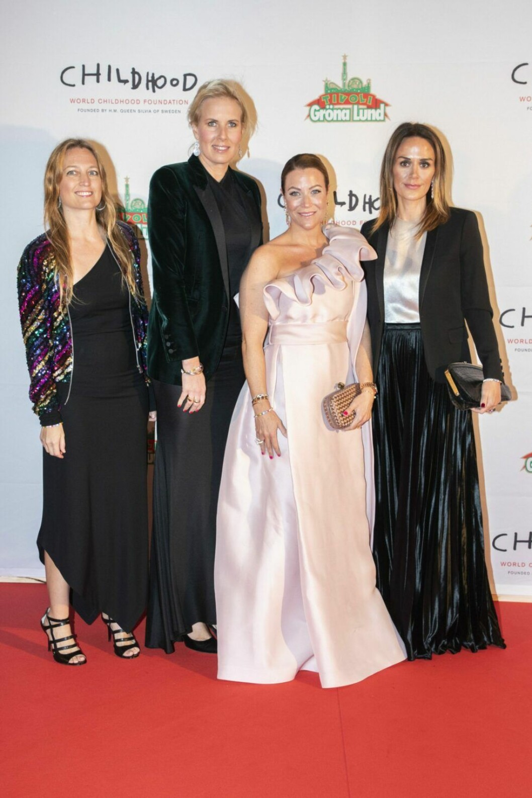 Ellen Dinkelspiel och Leonie Persson med sällskap. Ellen Dinkelspiel och Leonie Persson
